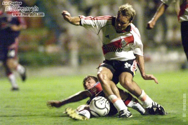 Unión Sta. Fe vs. River Plate (CL 2001) 5