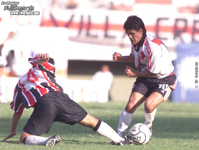 River Plate vs. Chacarita (CL 2001) 10