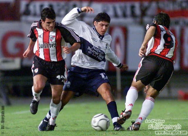 River Plate vs. Gimnasia LP (2001) 8