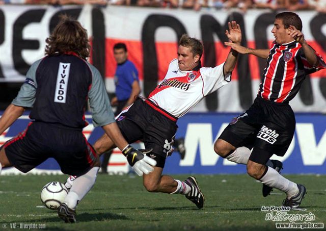 River Plate vs. Chacarita (CL 2001) 12