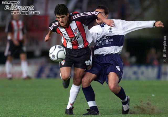 River Plate vs. Gimnasia LP (2001) 9