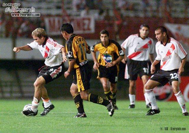 River Plate vs. The Strongest (LIB 2001) 8