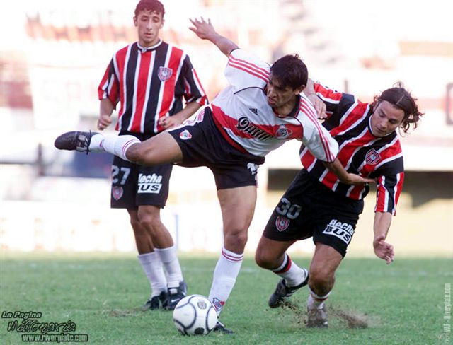 River Plate vs. Chacarita (CL 2001) 16