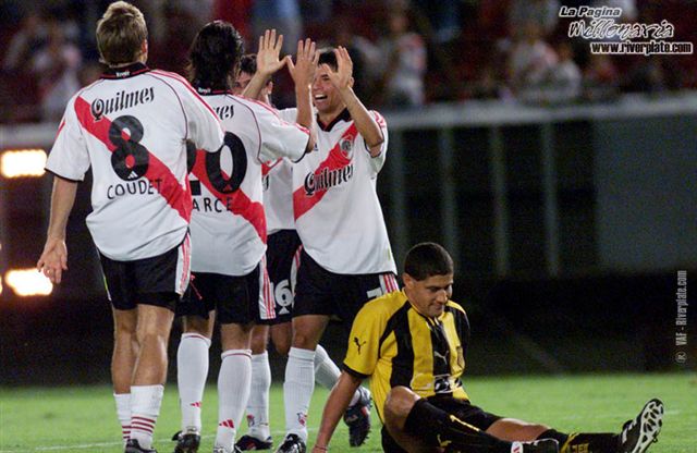 River Plate vs. Guarani (LIB 2001) 11