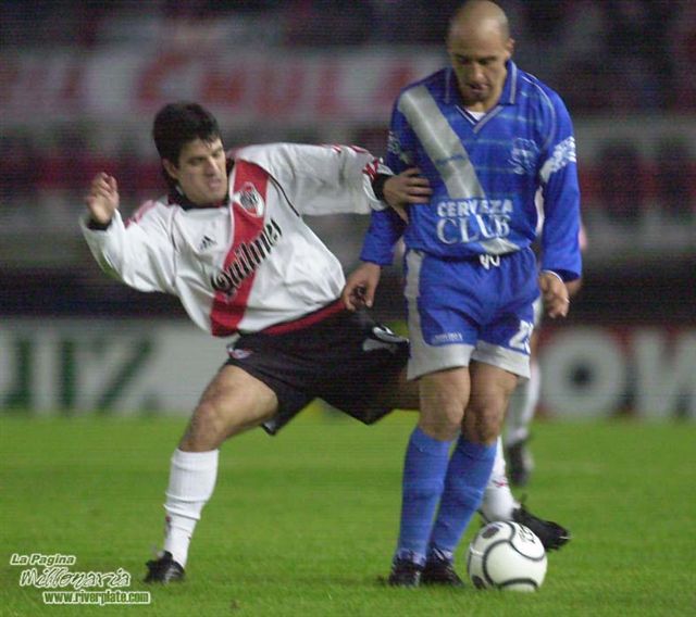 River Plate vs. Emelec (LIB 2001) 4