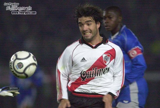 River Plate vs. Emelec (LIB 2001) 7