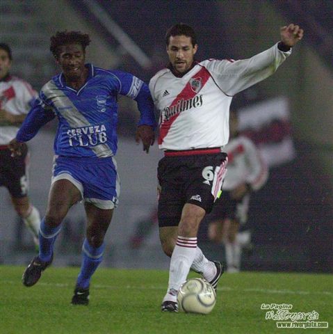 River Plate vs. Emelec (LIB 2001) 8