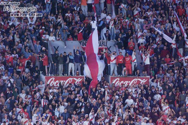 River Plate vs. Gimnasia LP (2001) 15