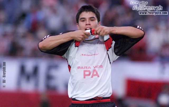 River Plate vs. Gimnasia LP (2001) 16