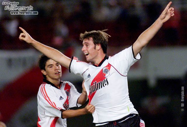 River Plate vs. Guarani (LIB 2001) 15