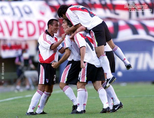 River Plate vs San Lorenzo (AP 2001) 8