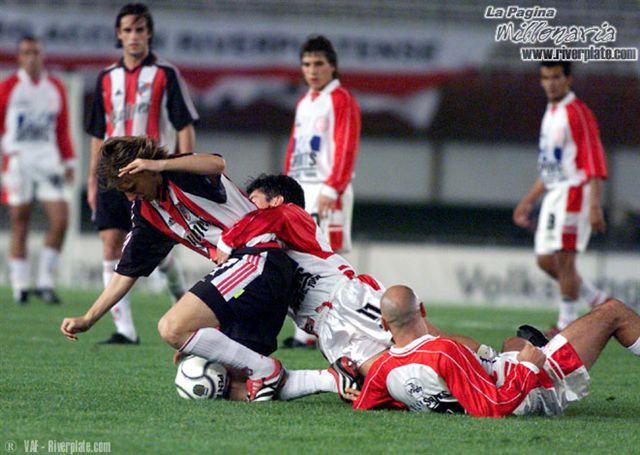 River Plate vs Huracán (AP 2001) 4