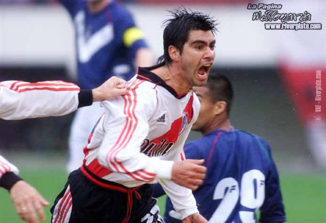 River Plate vs. Velez Sarlfied (AP 2001) 3