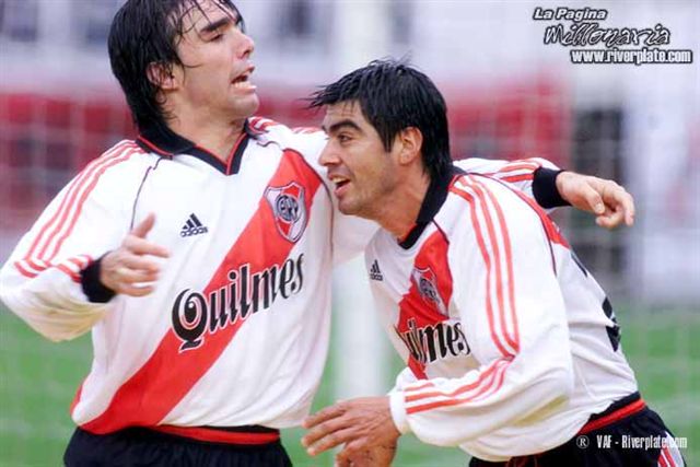 River Plate vs. Velez Sarlfied (AP 2001) 5