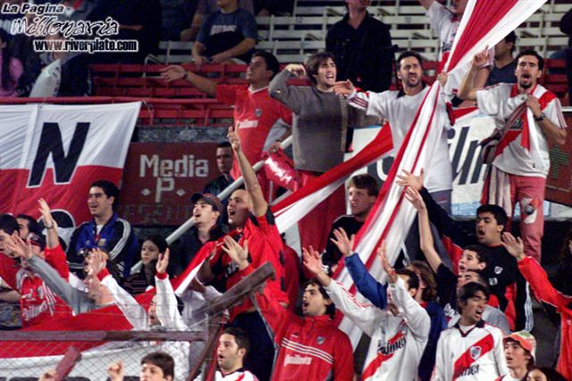River Plate vs Huracán (AP 2001) 11