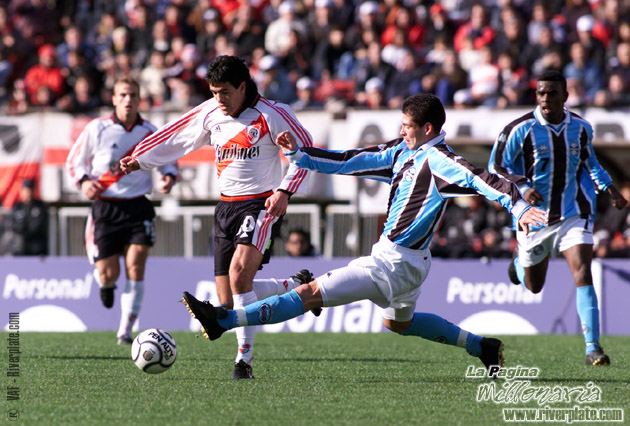 River Plate vs. Gremio (BRA) (MER 2001) 10