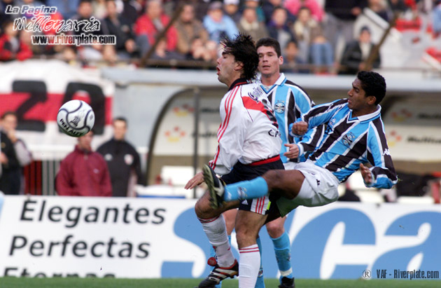 River Plate vs. Gremio (BRA) (MER 2001) 18