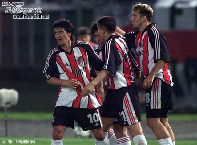 River Plate vs Huracán (AP 2001) 19
