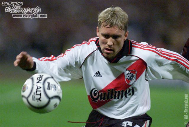 Talleres (Cba.) vs. River Plate (AP 2001) 14