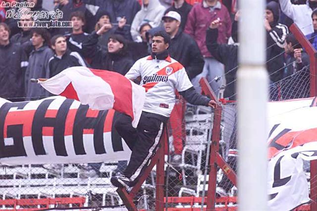 River Plate vs. Velez Sarlfied (AP 2001) 18