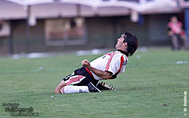 River Plate vs San Lorenzo (AP 2001) 28