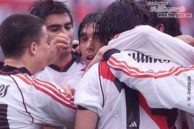 River Plate vs. Velez Sarlfied (AP 2001) 17