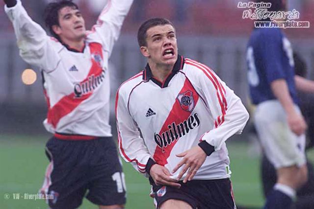 River Plate vs. Velez Sarlfied (AP 2001) 19