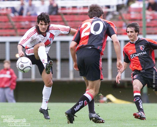 River Plate vs. Newells (AP 2001) 22