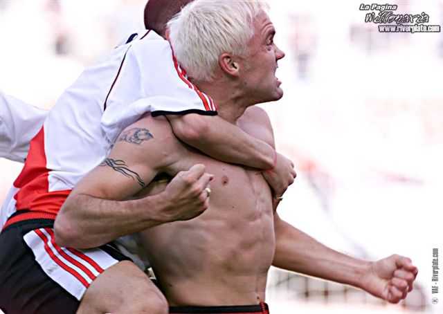 River Plate vs. Newells (AP 2001) 29