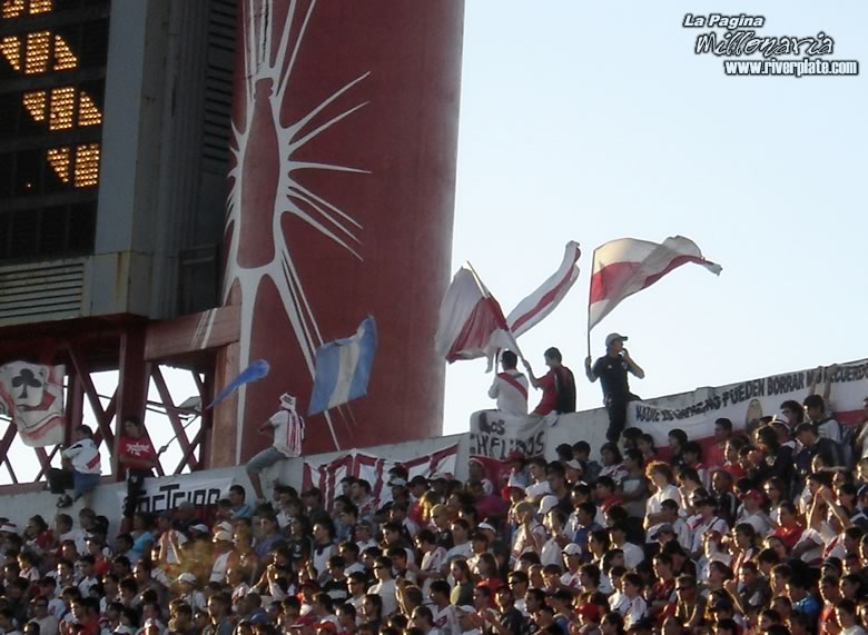 River Plate vs Quilmes (CL 2005) 11