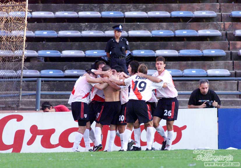 Velez Sarsfield vs River Plate (CL 2002) 14