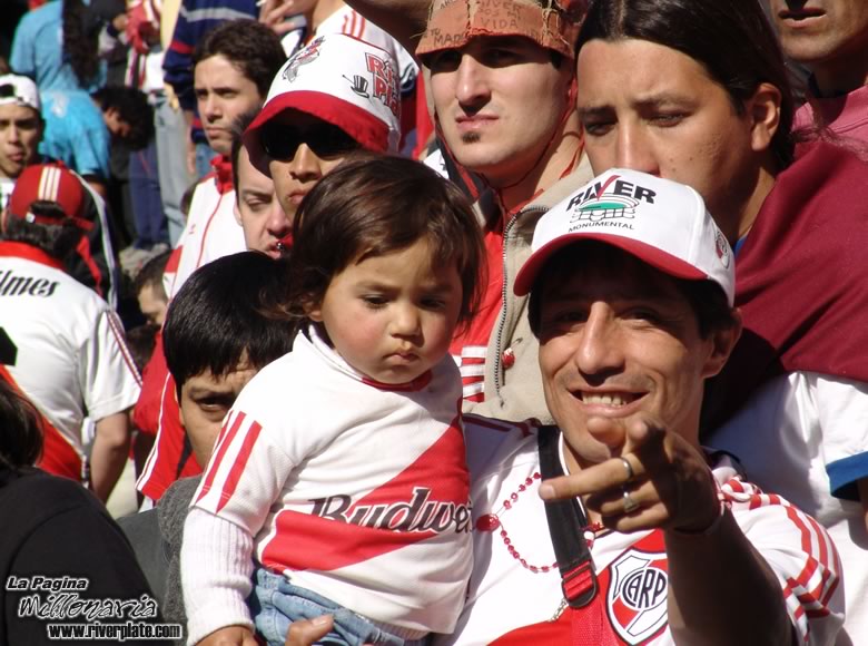 Estudiantes LP vs River Plate (AP 2005) 5