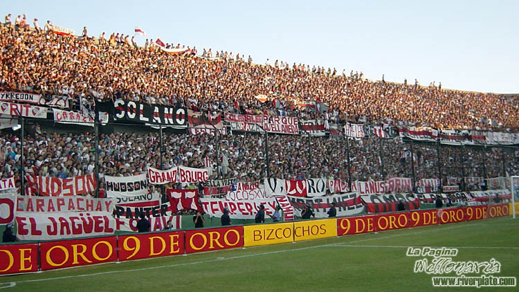 Quilmes vs River Plate (CL 2004) 2