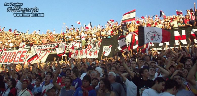 Quilmes vs River Plate (CL 2004) 7
