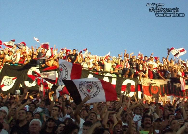 Quilmes vs River Plate (CL 2004) 10