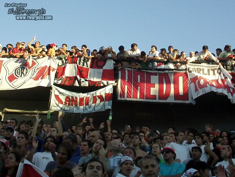 Quilmes vs River Plate (CL 2004) 3