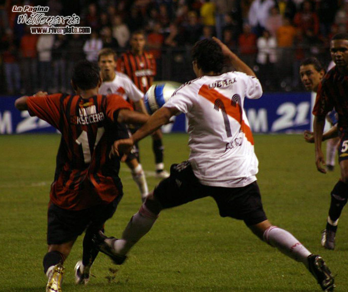 Atletico Paranaense vs River Plate (SUD 2006) 4