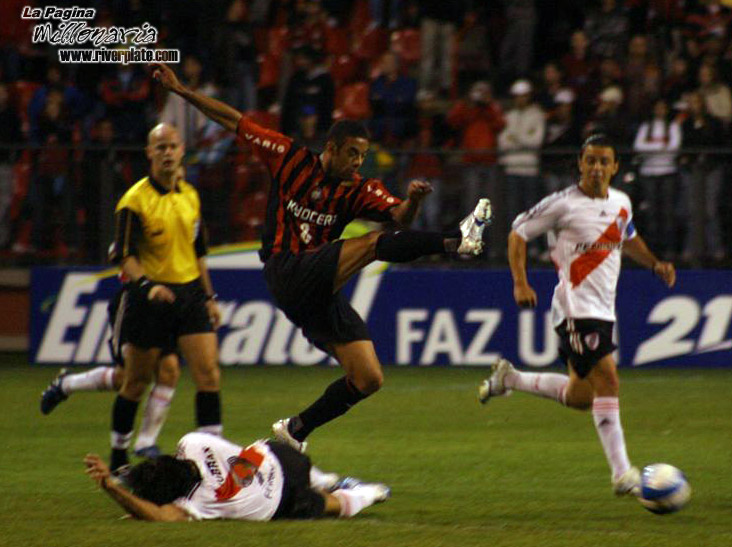 Atletico Paranaense vs River Plate (SUD 2006) 5