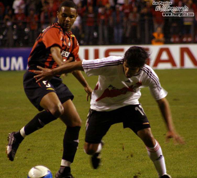 Atletico Paranaense vs River Plate (SUD 2006) 9