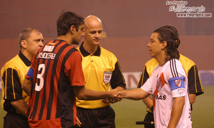 Atletico Paranaense vs River Plate (SUD 2006) 10