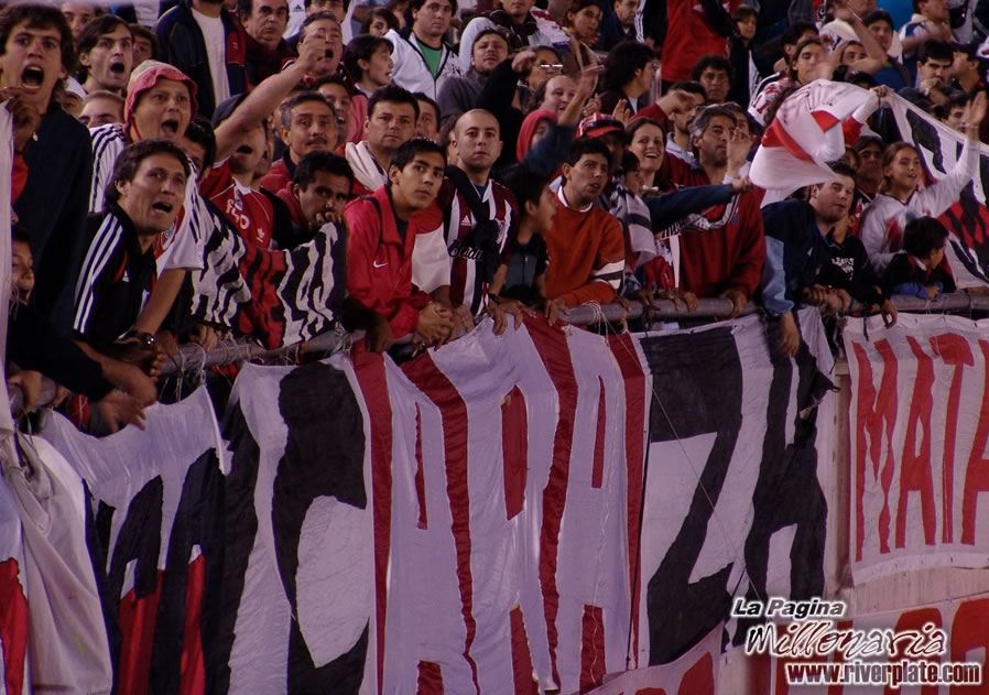 Estudiantes LP vs River Plate (AP 2006) 11