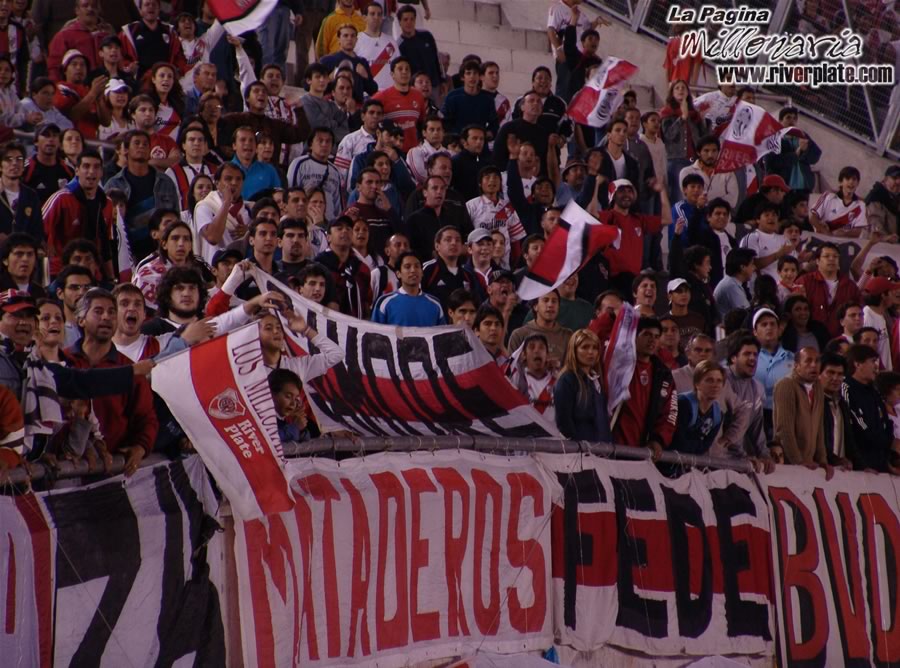 Estudiantes LP vs River Plate (AP 2006) 12