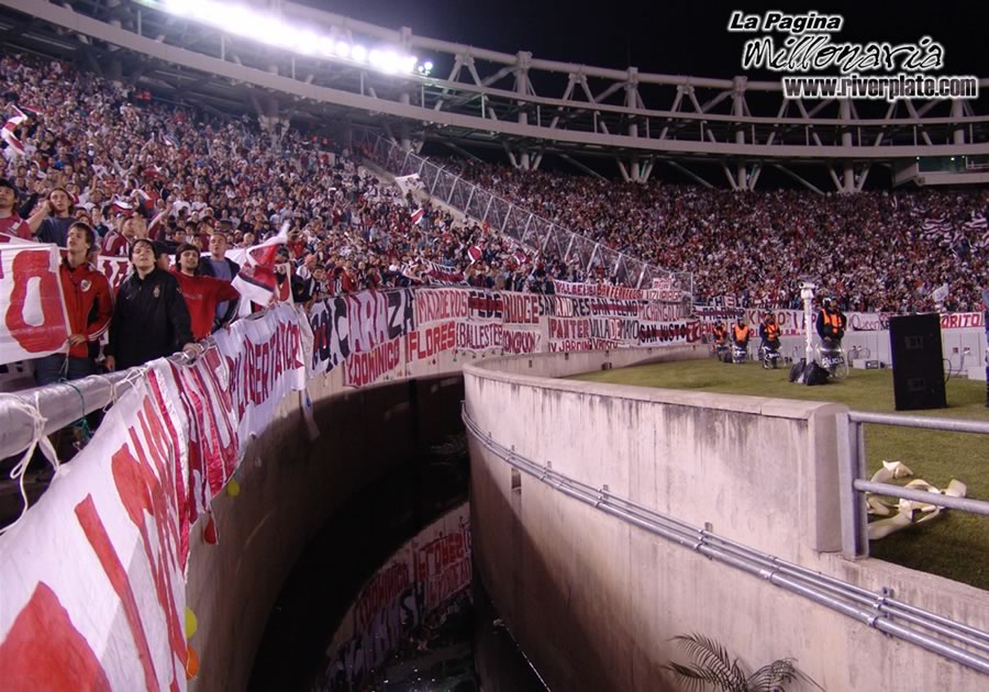 Estudiantes LP vs River Plate (AP 2006) 4