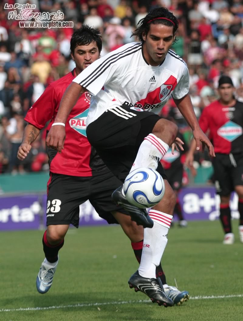 Newell`s Old Boys vs River Plate (CL 2007) 10
