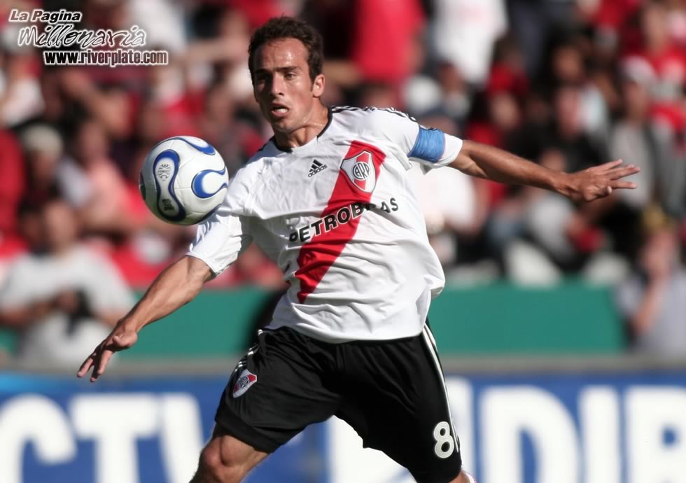 Newell`s Old Boys vs River Plate (CL 2007) 12