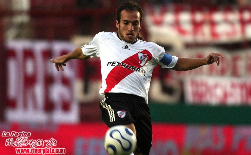Argentinos Jrs vs River Plate (CL 2007) 8