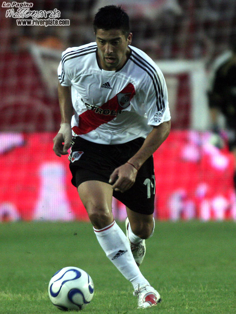 Argentinos Jrs vs River Plate (CL 2007) 15