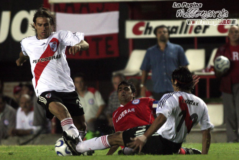 Argentinos Jrs vs River Plate (CL 2007) 19