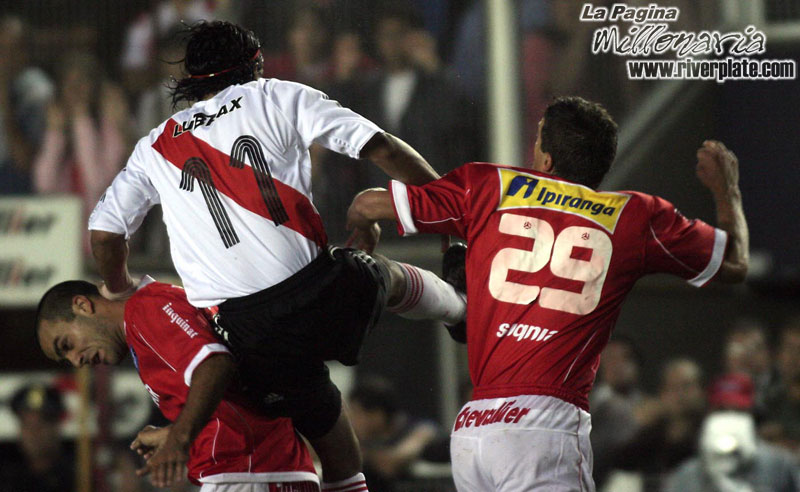 Argentinos Jrs vs River Plate (CL 2007) 20