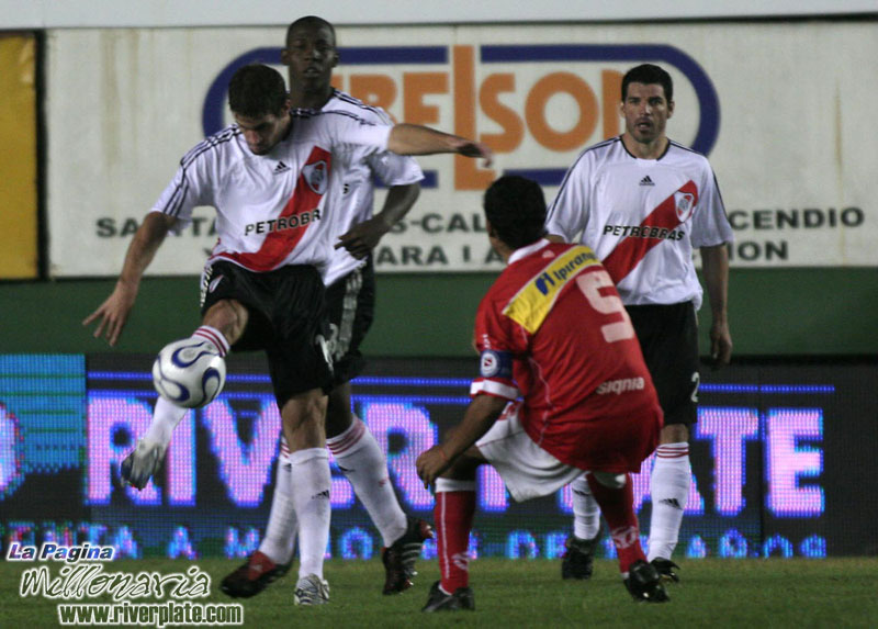Argentinos Jrs vs River Plate (CL 2007) 21